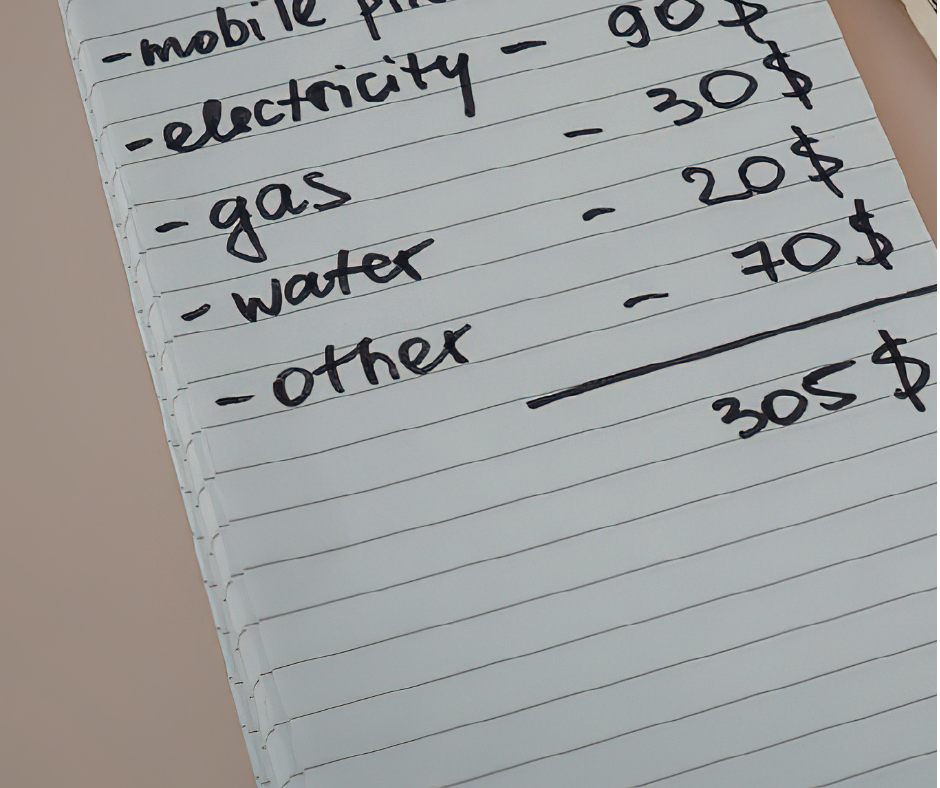 Handschriftliche Aufstellung als Symbol für Planung und Mengenermittlung